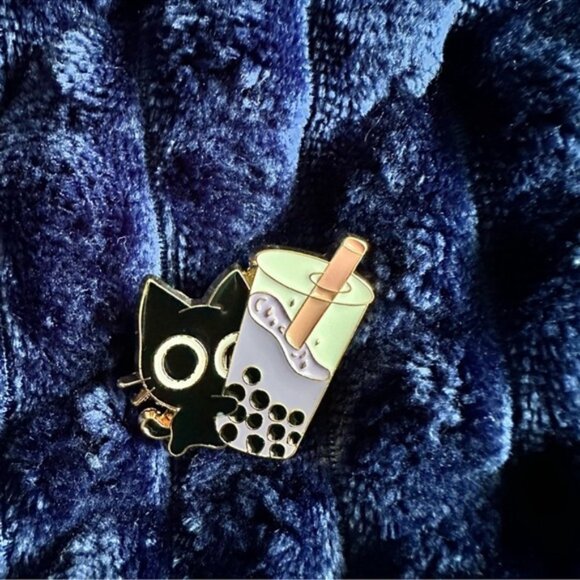 Bubble Tea Lovers Black Cat Holding Bubble Tea Enamel PinBlack Gold &amp; - Picture 2 of 2